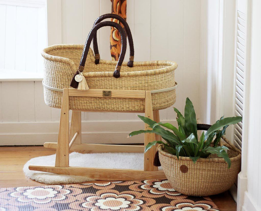 moses basket with stand