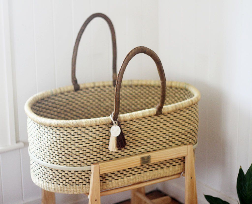 Moses basket with stand