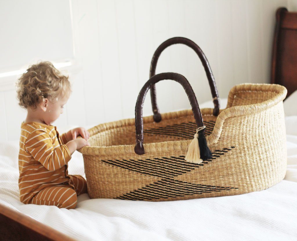 'Arrow' Moses Basket - (mattress included)