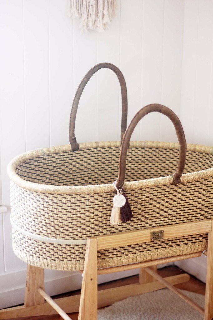 Moses basket with stand