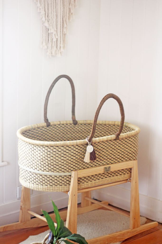 Moses basket with stand