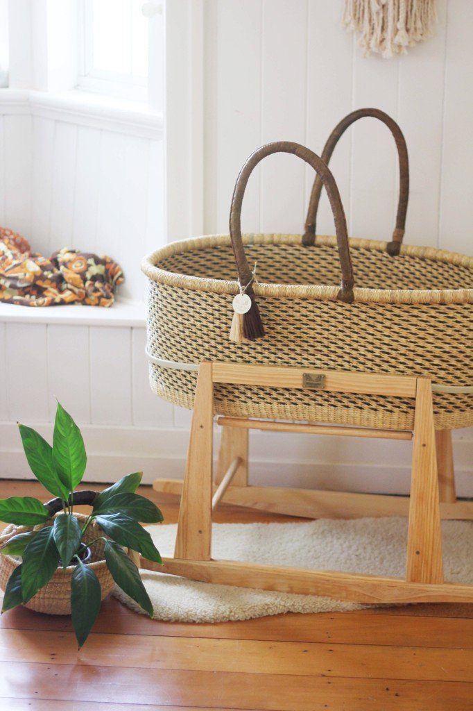 Moses basket with stand